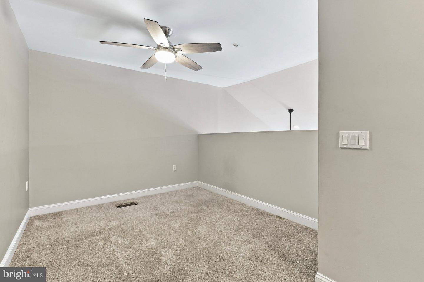 200 W Elm St #1417 Property Photo 15