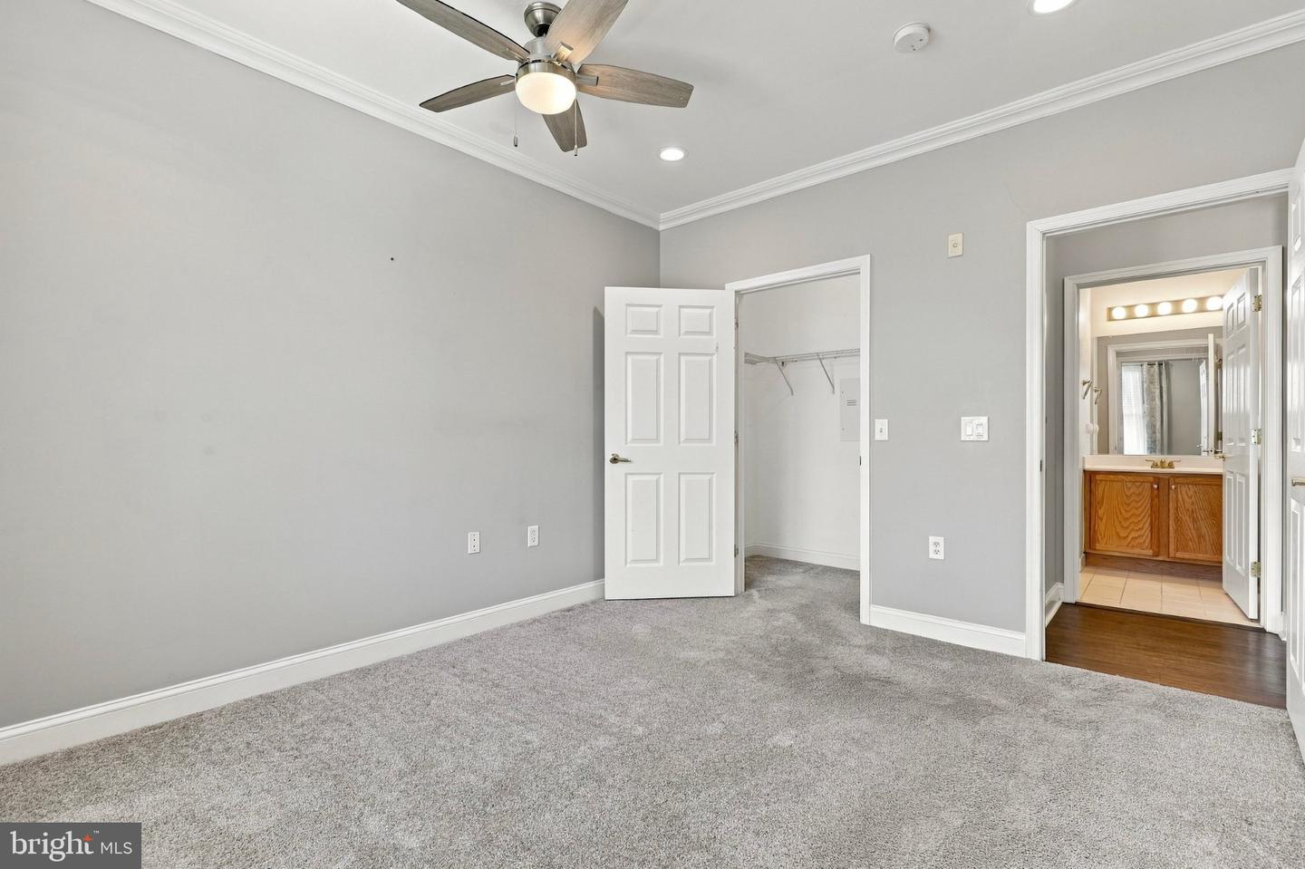 200 W Elm St #1417 Property Photo 22
