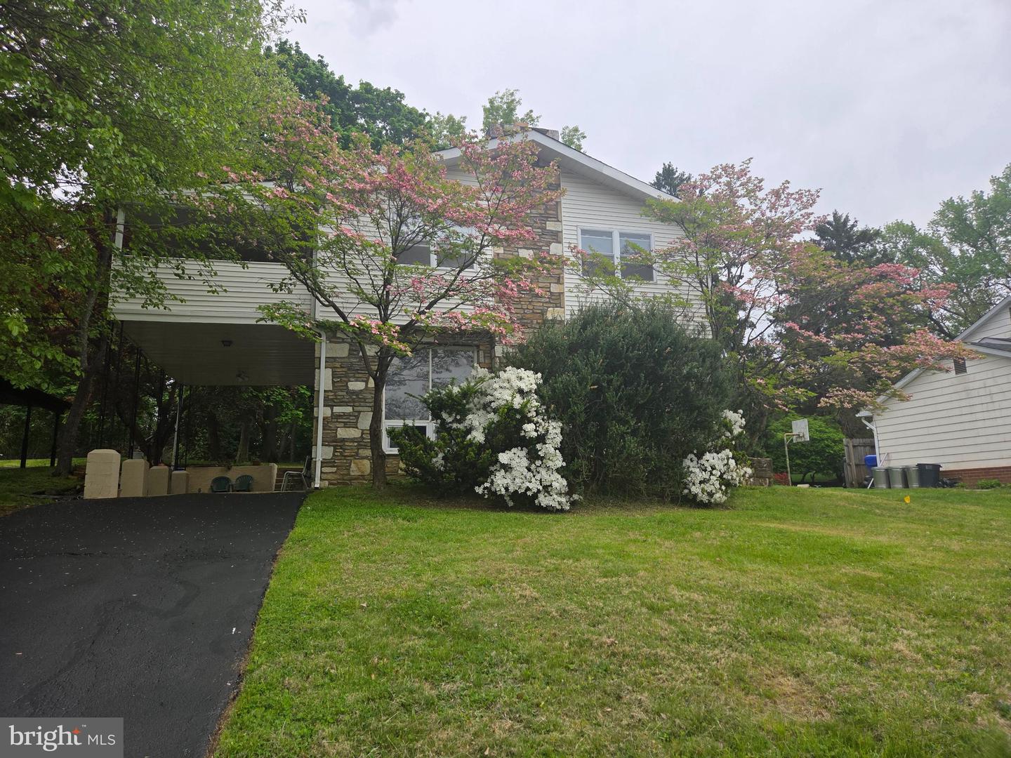 609 FOSTER RD # Property Photo 1