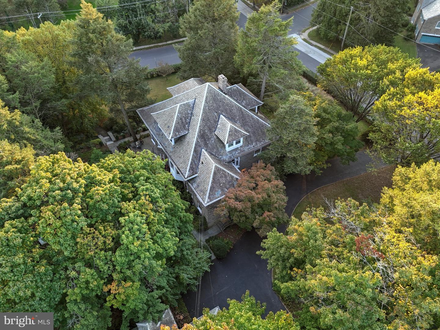 1011 Valley Rd Property Photo 3