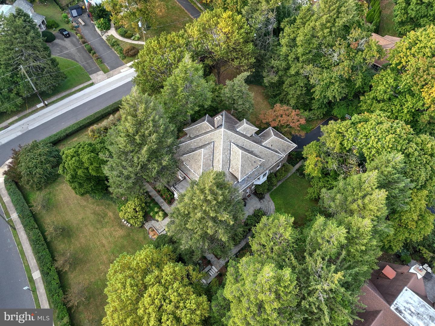 1011 Valley Rd Property Photo 4