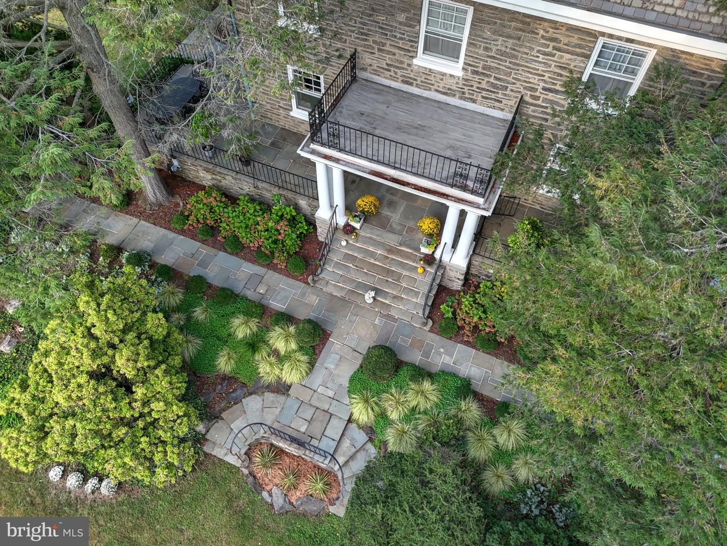 1011 Valley Rd Property Photo 6