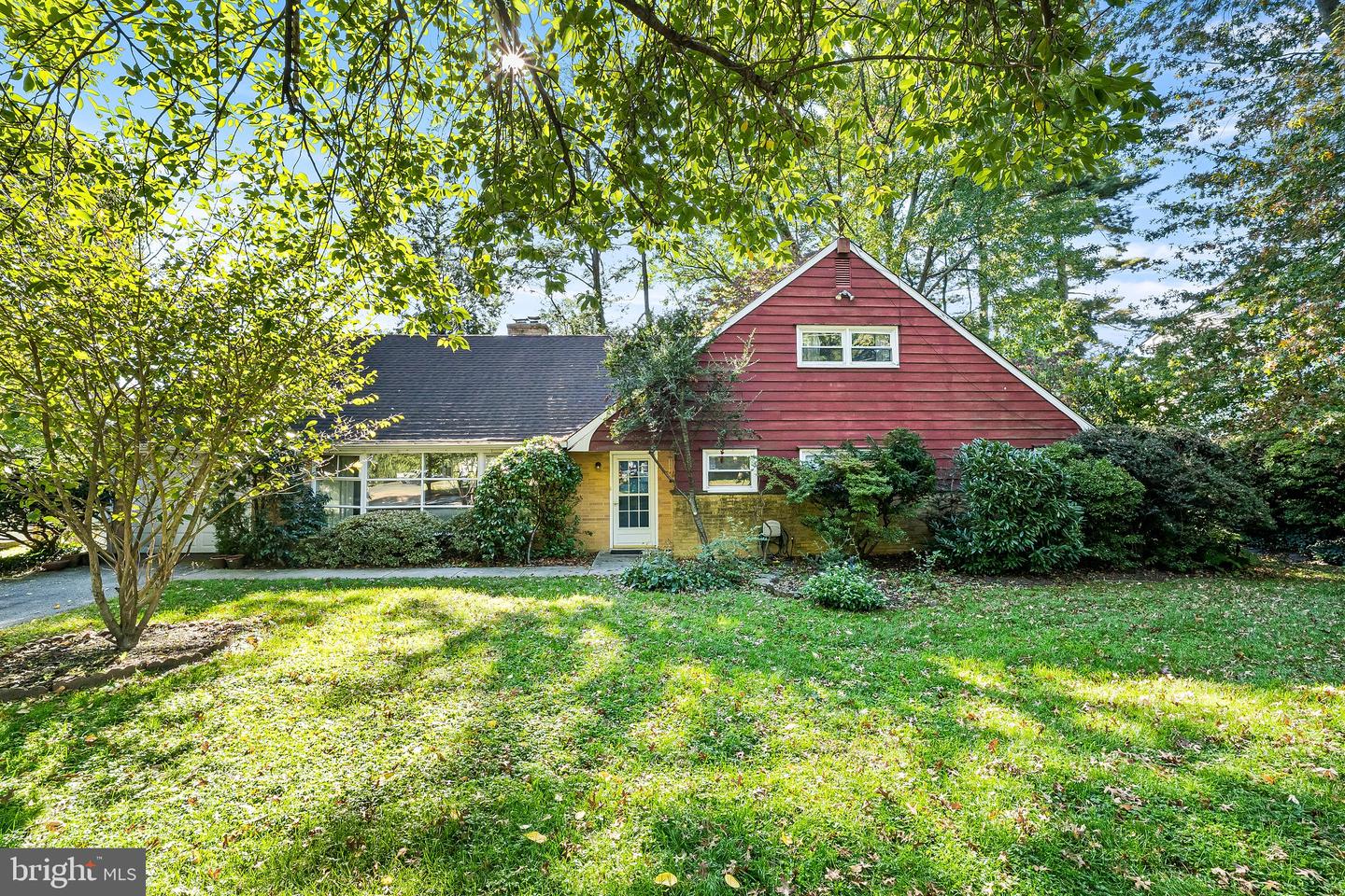 320 Old Farm Rd Property Photo 1