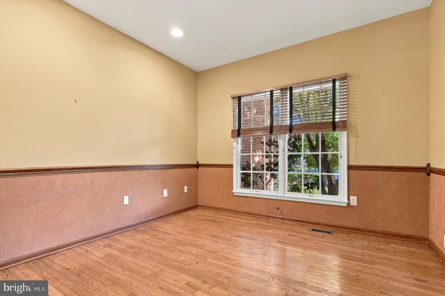 675 Broadmoor Dr # Property Photo 4