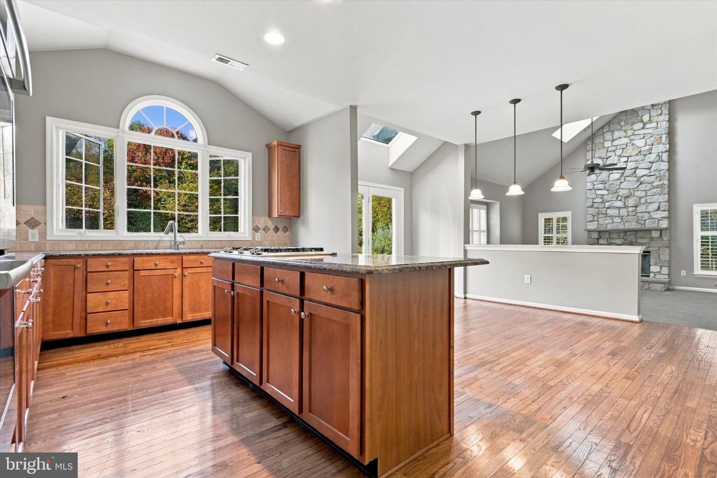 675 Broadmoor Dr # Property Photo 9