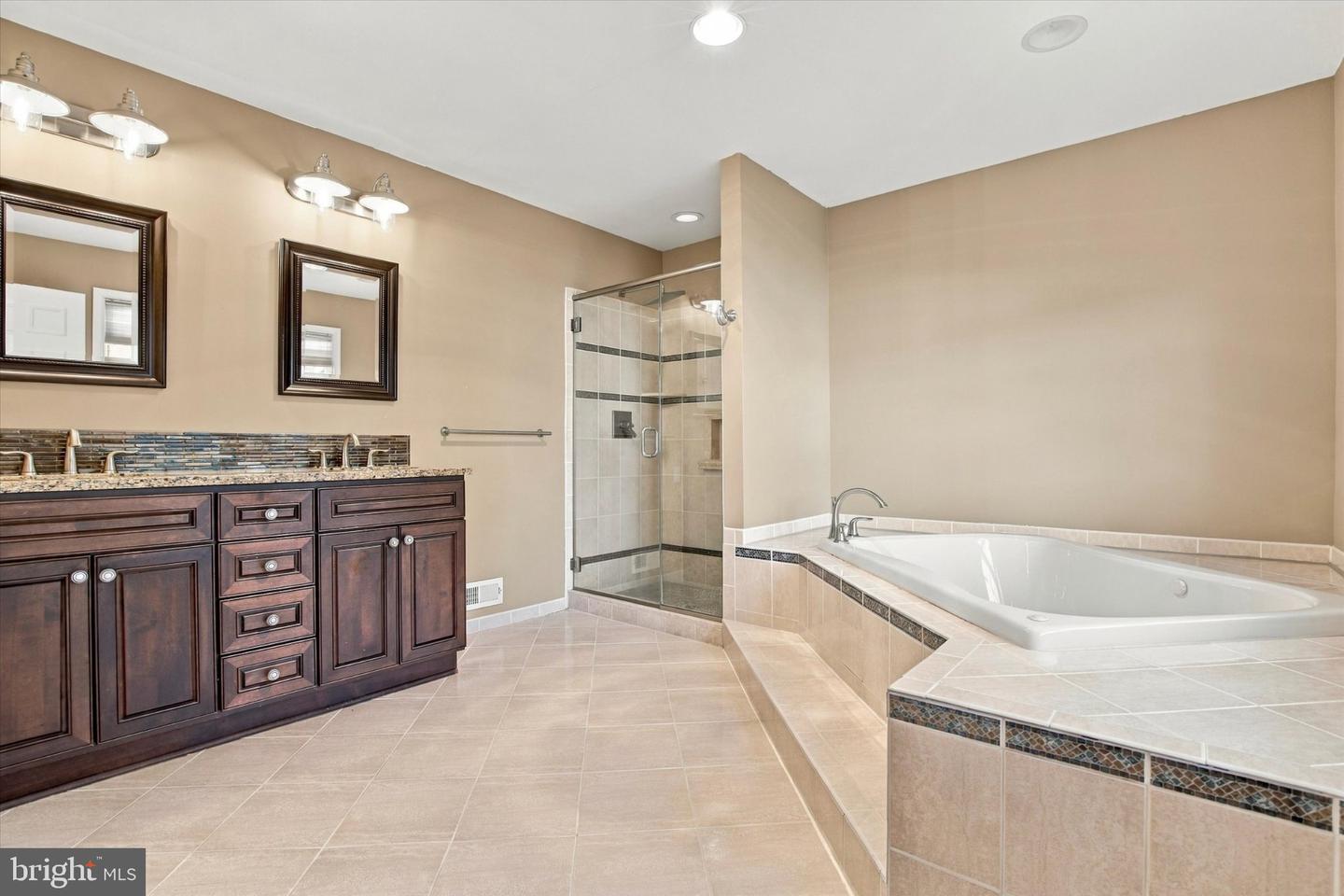 675 Broadmoor Dr # Property Photo 22