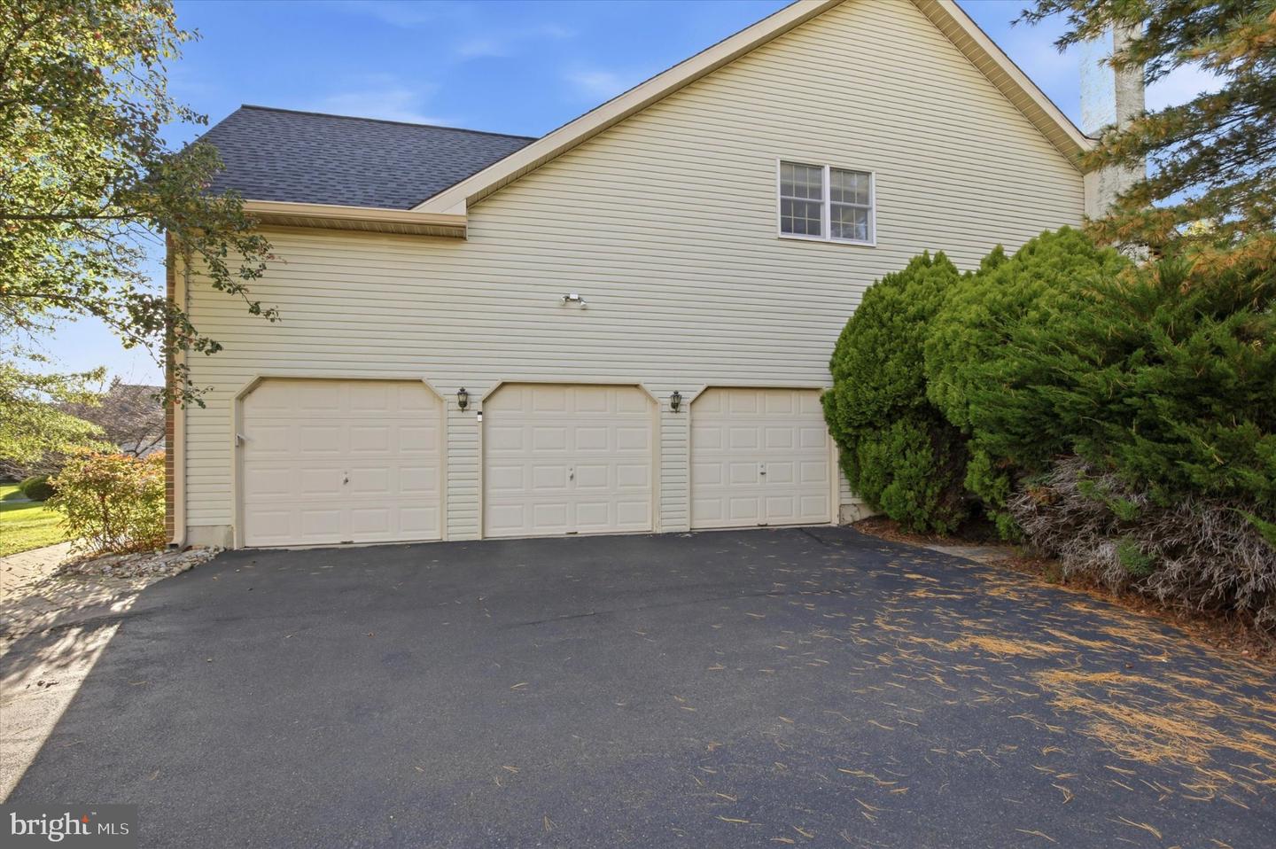 675 Broadmoor Dr # Property Photo 45