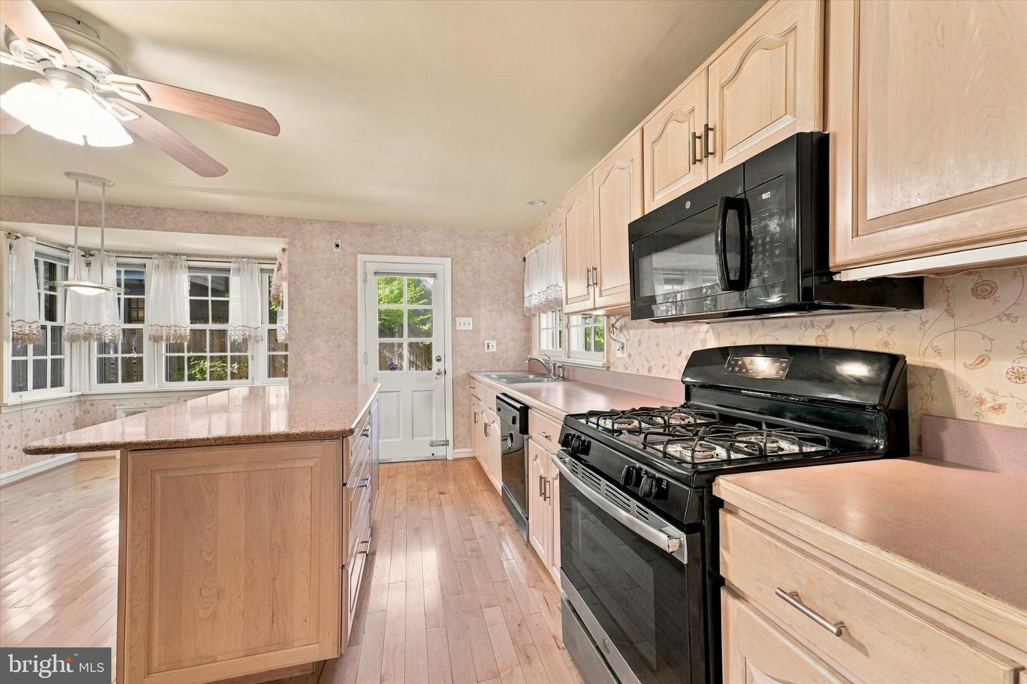 8300 Fairview Rd # Property Photo 13