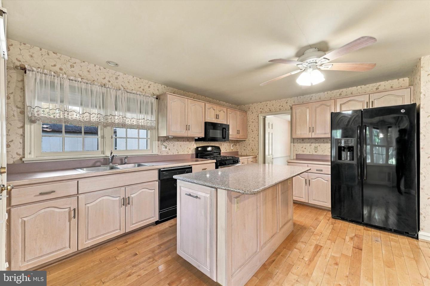 8300 Fairview Rd # Property Photo 14