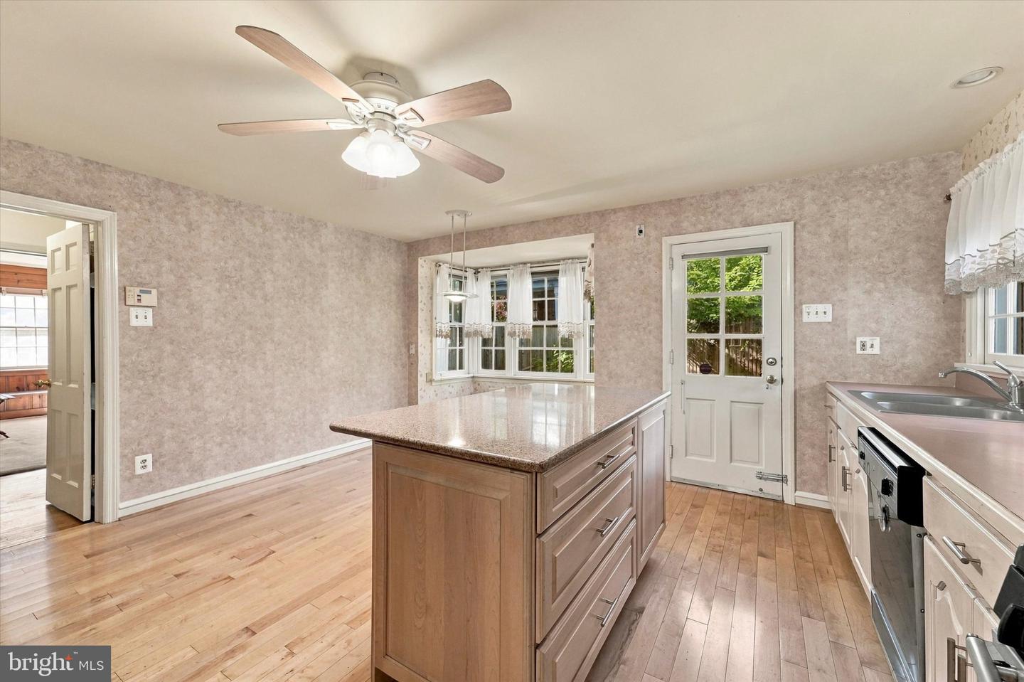 8300 Fairview Rd # Property Photo 17