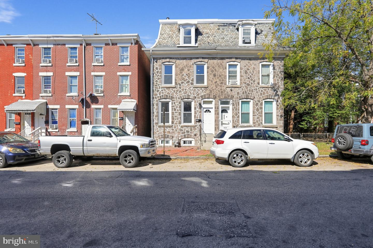 625 CHAIN ST Property Photo 1