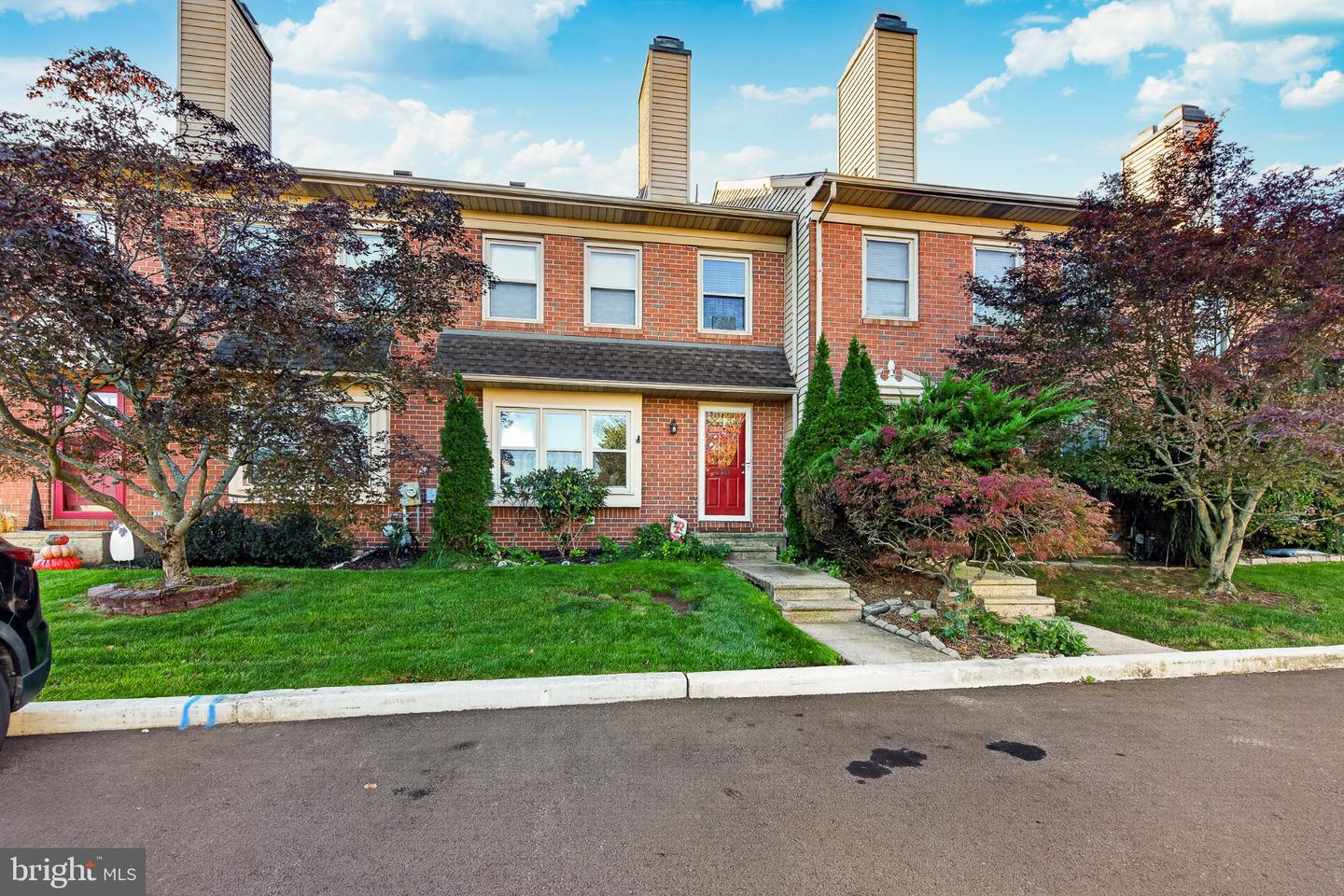 4039 Lantern Ln # Property Photo 2