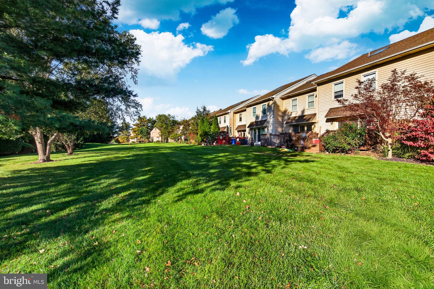 4039 Lantern Ln # Property Photo 5