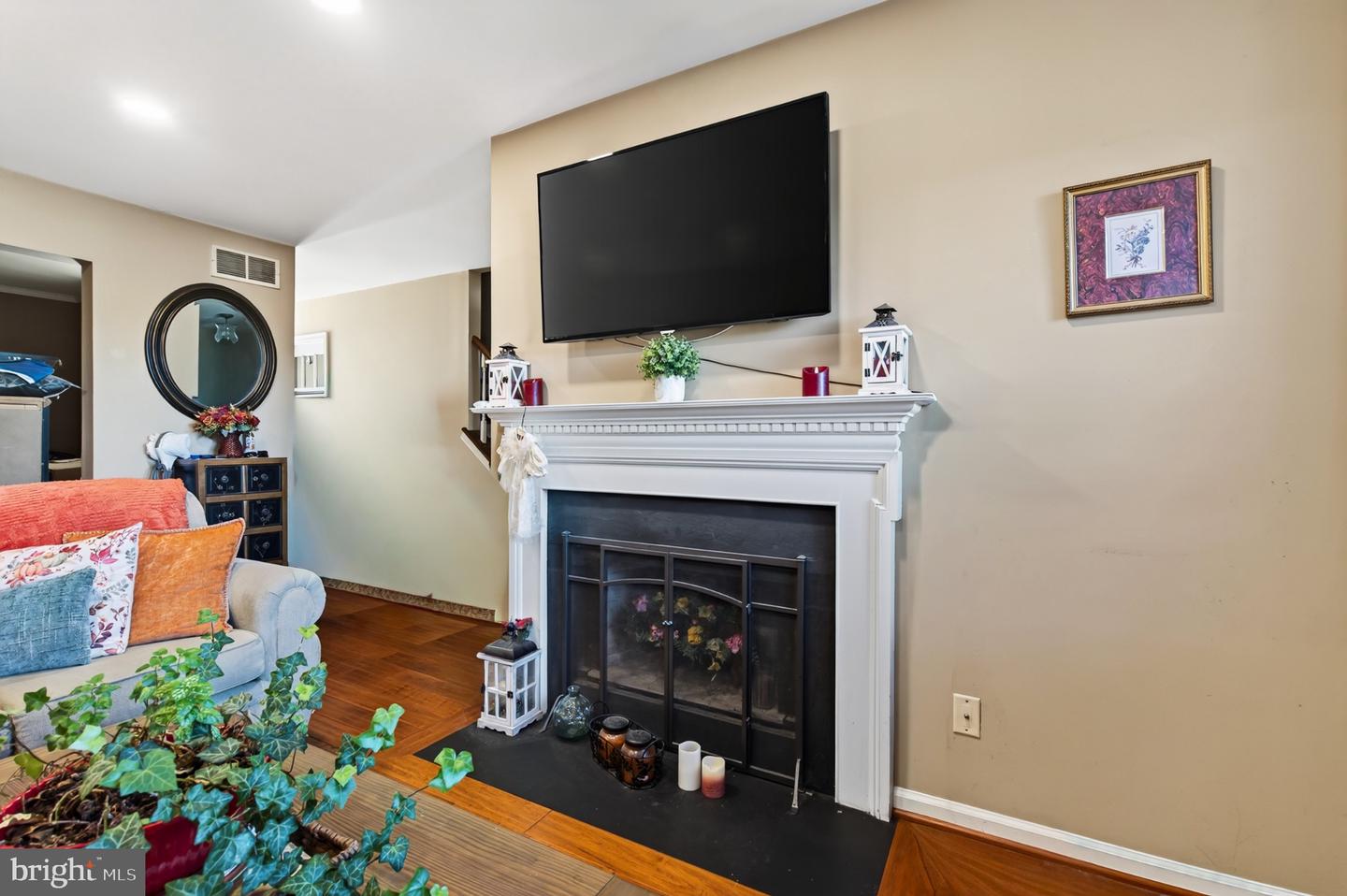 4039 Lantern Ln # Property Photo 8