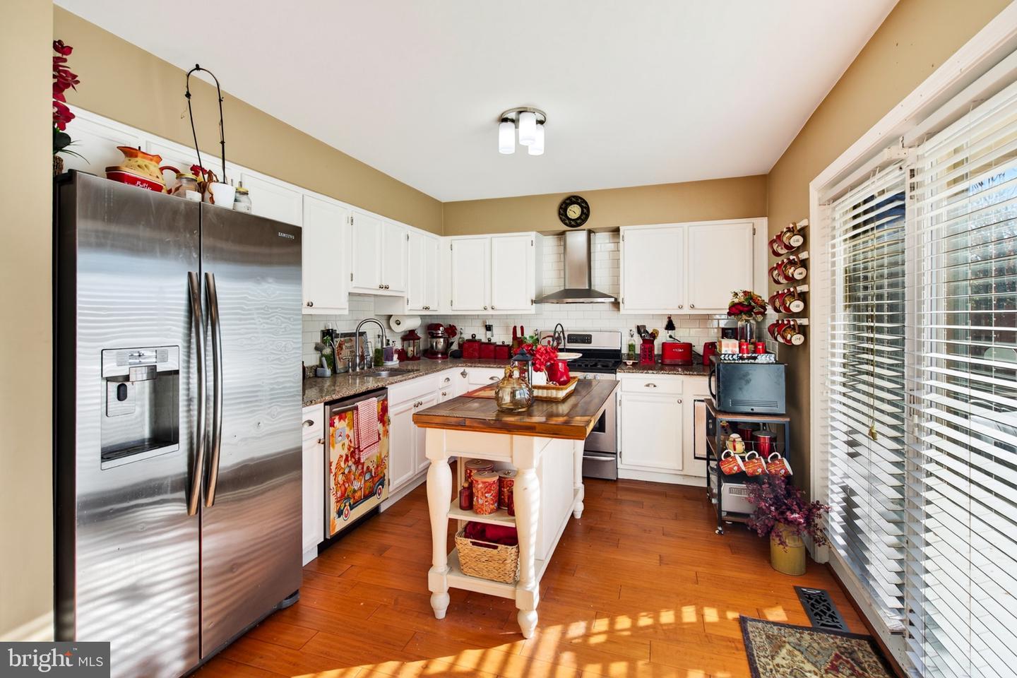4039 Lantern Ln # Property Photo 9