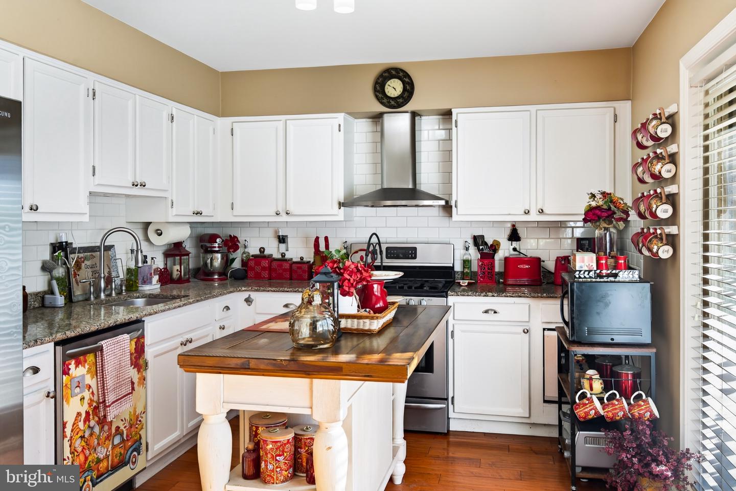 4039 Lantern Ln # Property Photo 10
