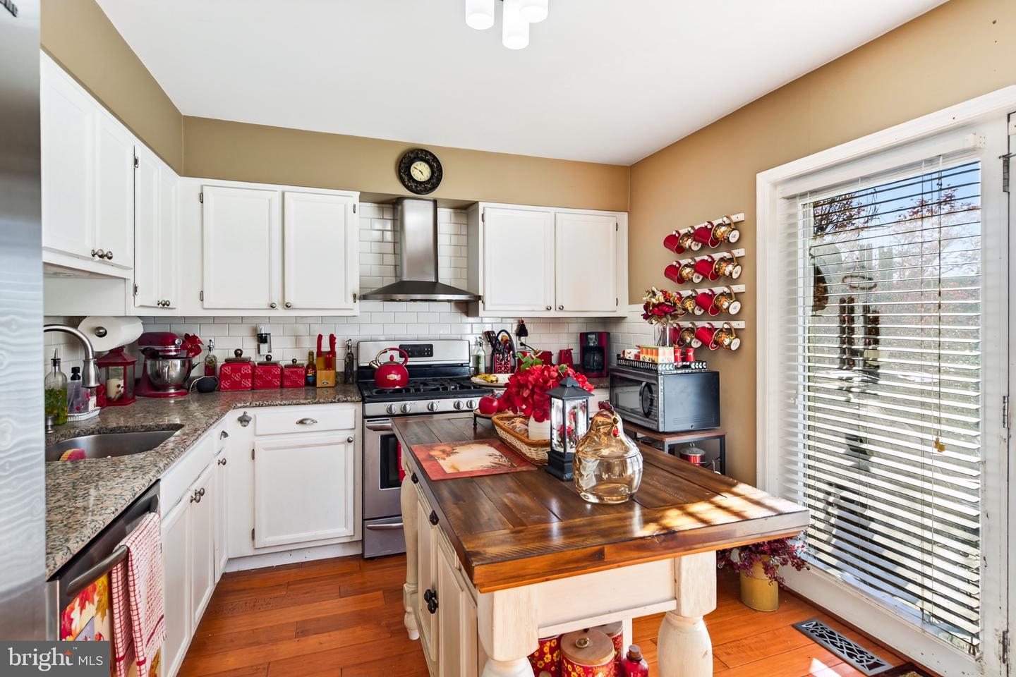 4039 Lantern Ln # Property Photo 11