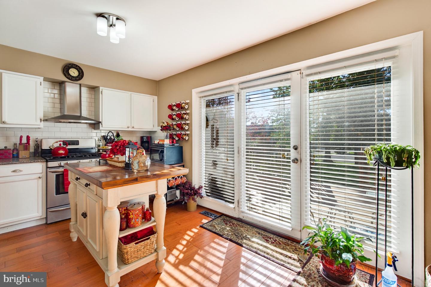 4039 Lantern Ln # Property Photo 13