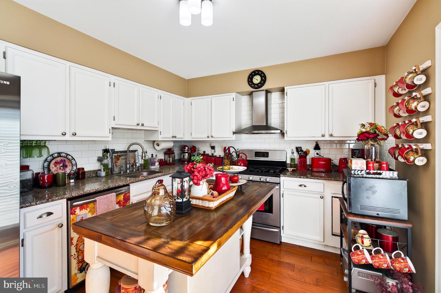 4039 Lantern Ln # Property Photo 14