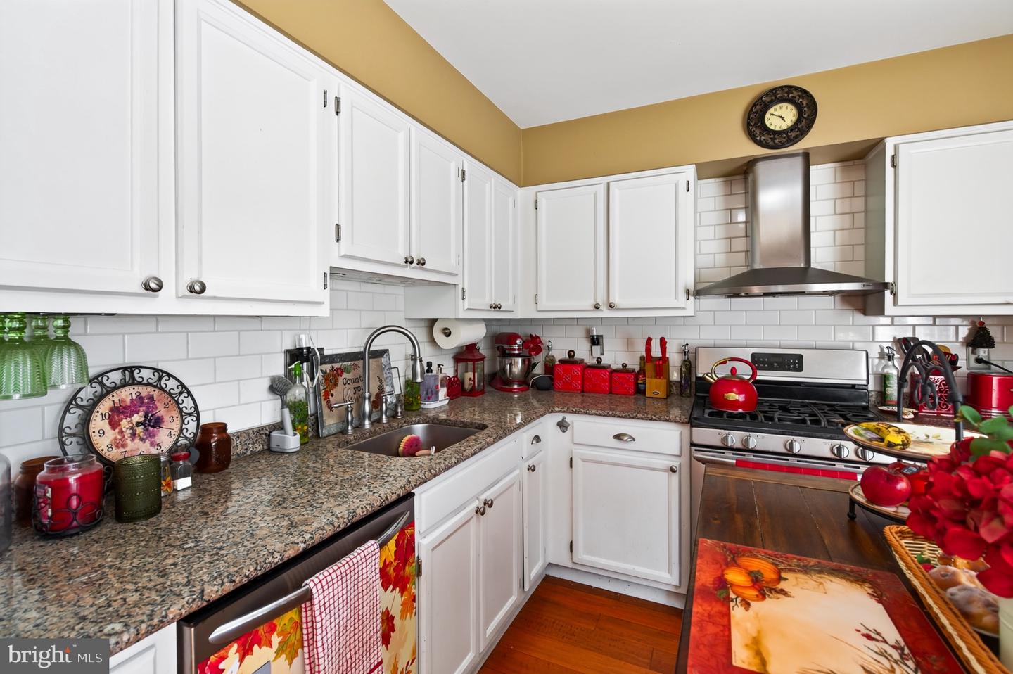 4039 Lantern Ln # Property Photo 15