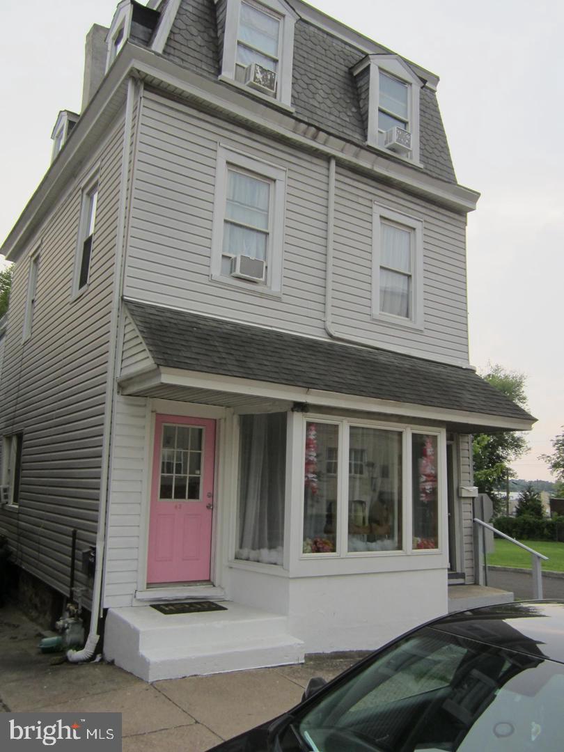 64 N York Rd Property Photo 3