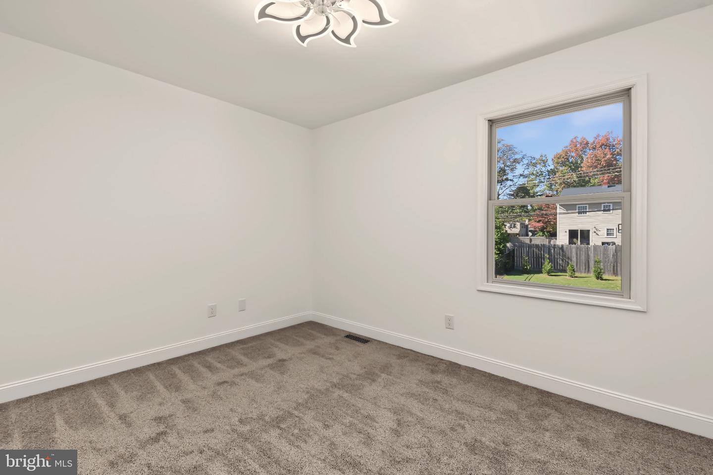202 Hidden Creek Dr Property Photo 39