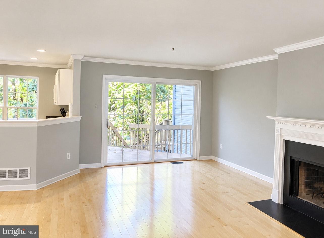 43 Essex Ct Property Photo 8