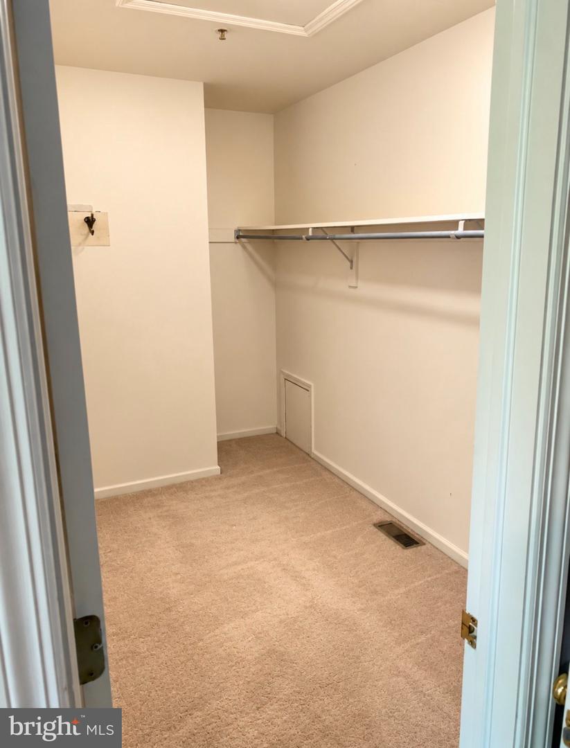 43 Essex Ct Property Photo 24