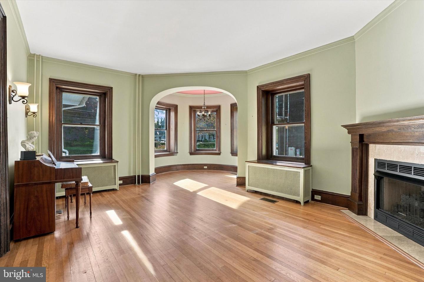 2363 Oakdale Ave # Property Photo 9