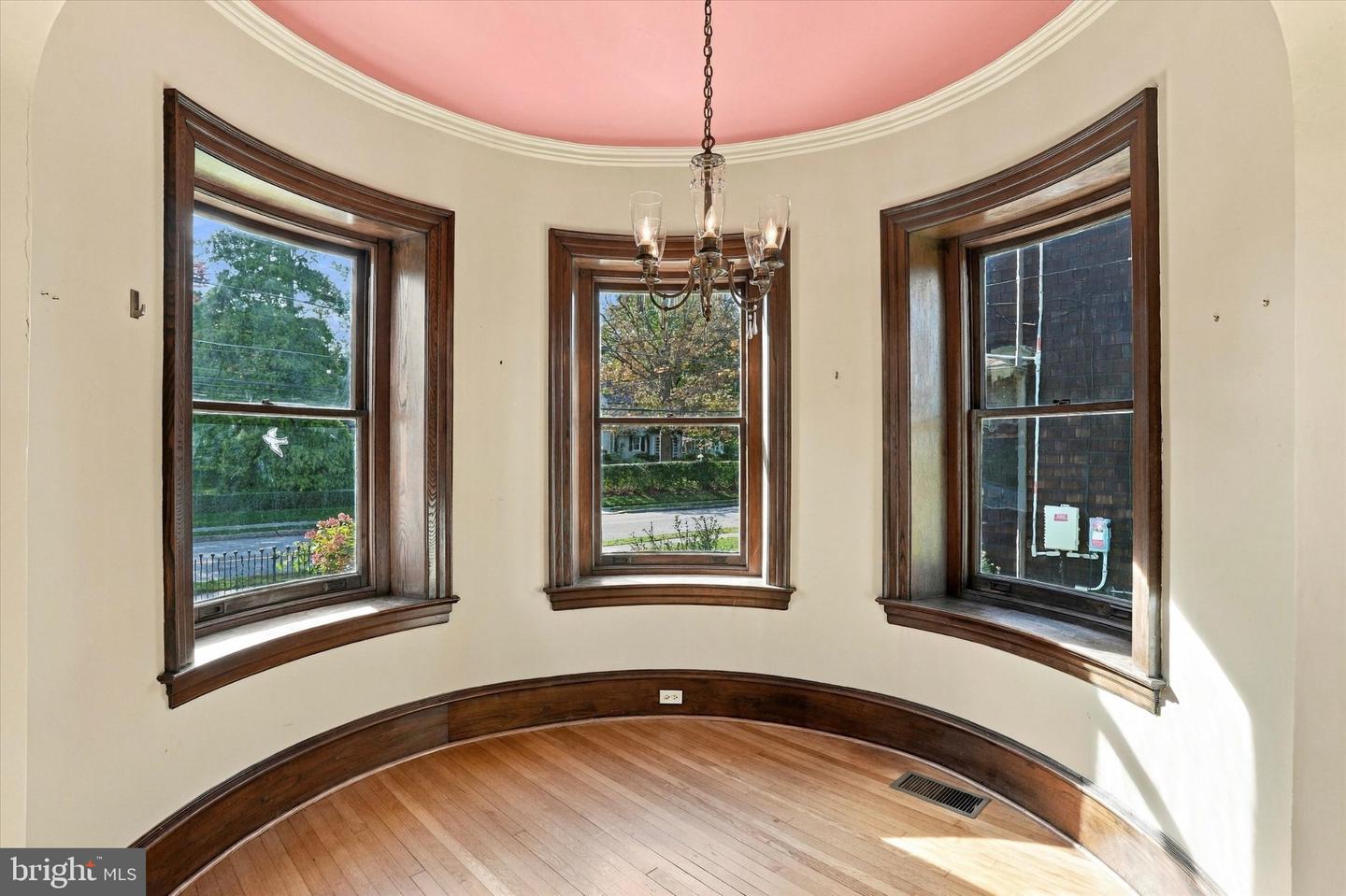 2363 Oakdale Ave # Property Photo 10