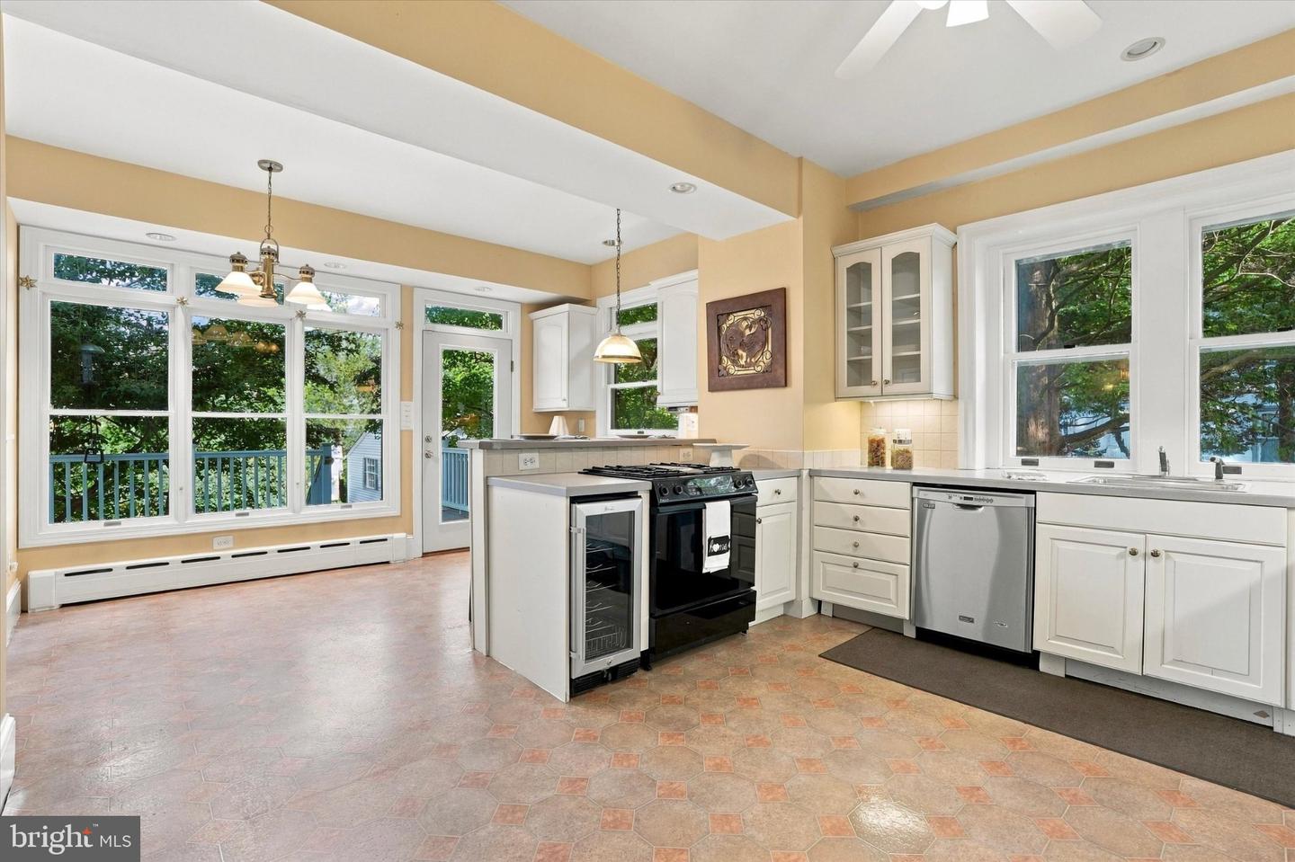 2363 Oakdale Ave # Property Photo 24