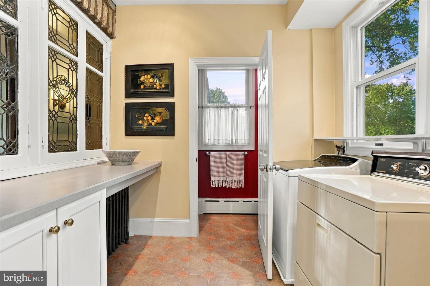 2363 Oakdale Ave # Property Photo 33