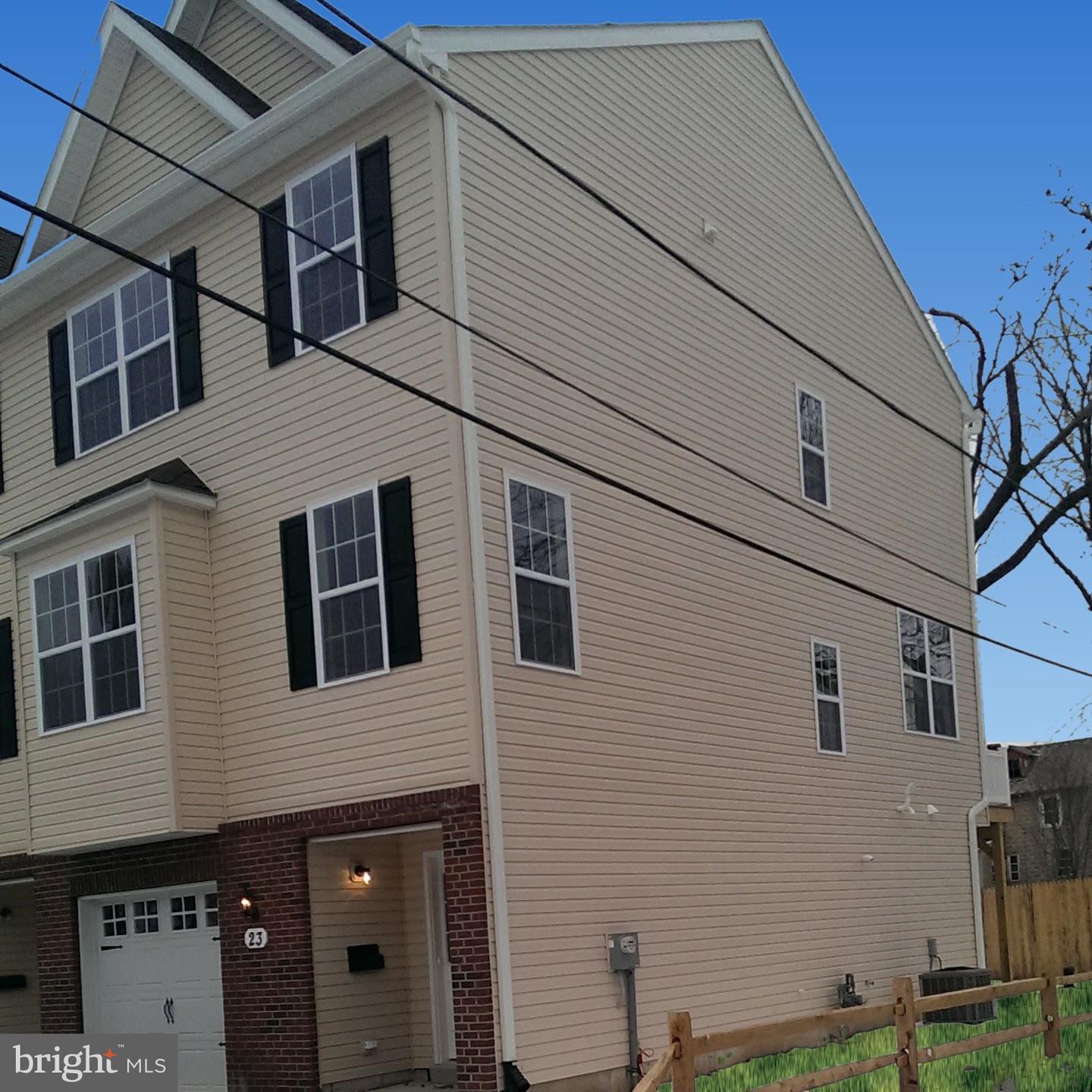 17 Center St Property Photo 1