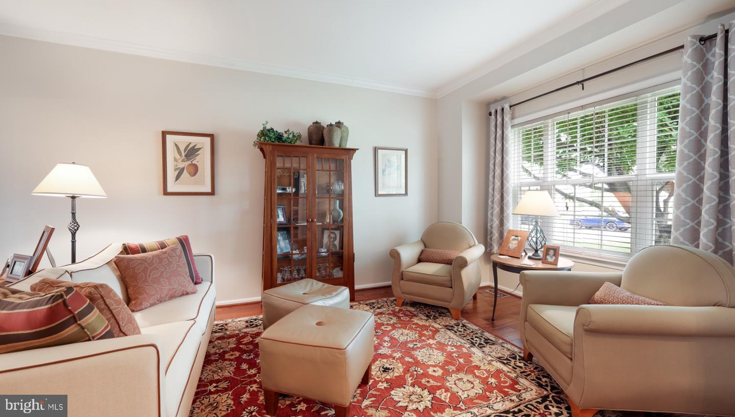 144 Tudor Dr # Property Photo 6