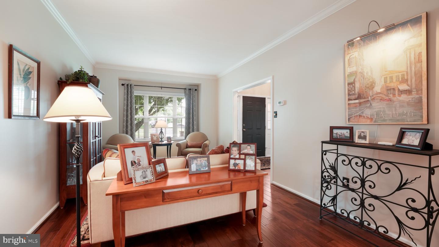 144 Tudor Dr # Property Photo 8