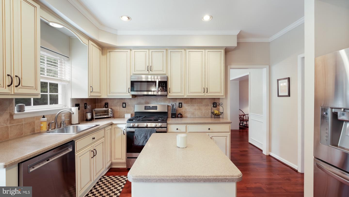 144 Tudor Dr # Property Photo 16