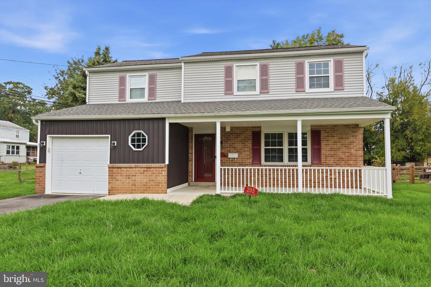 205 Colonial Ave # Property Photo 1