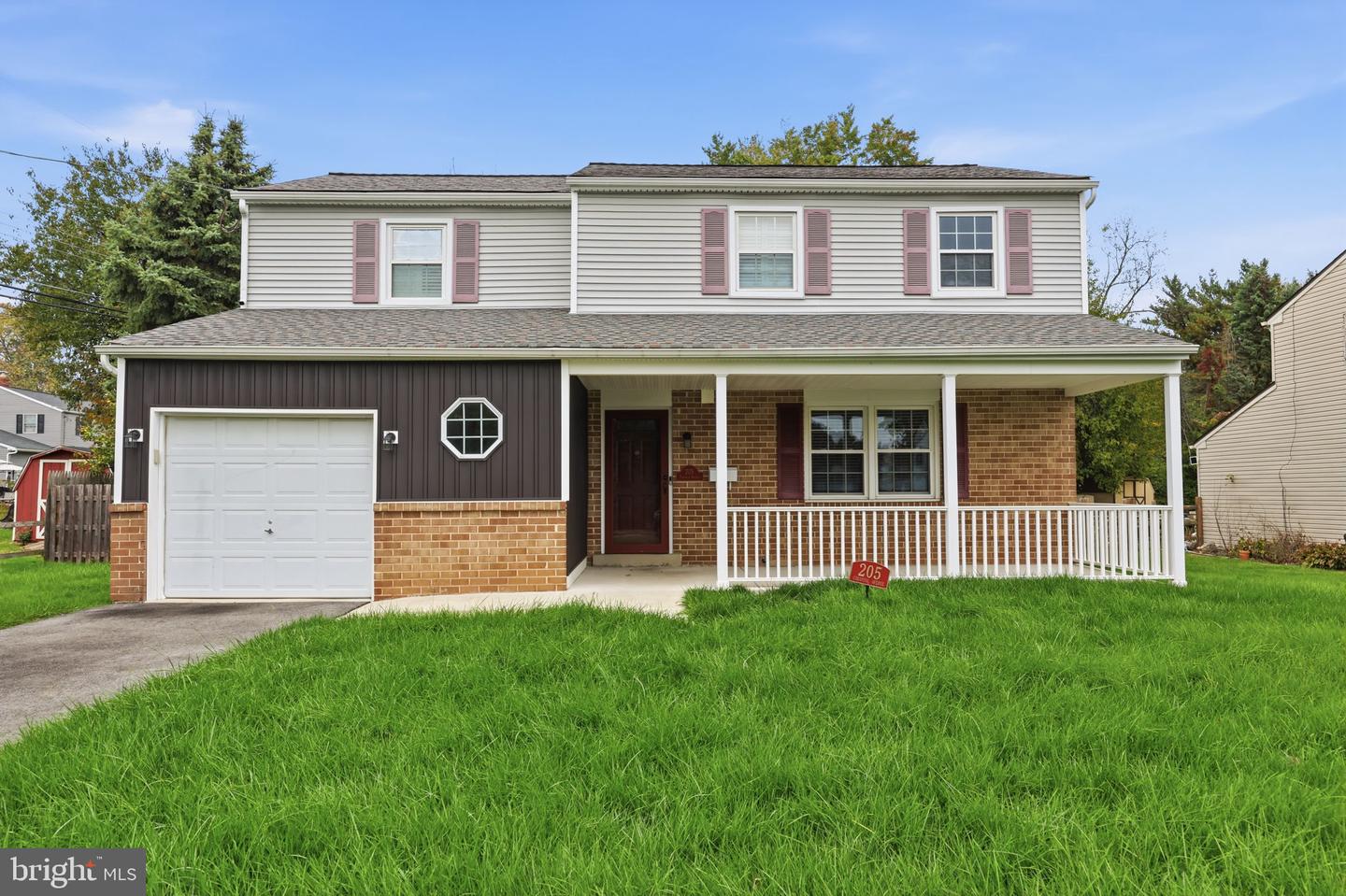 205 Colonial Ave # Property Photo 2