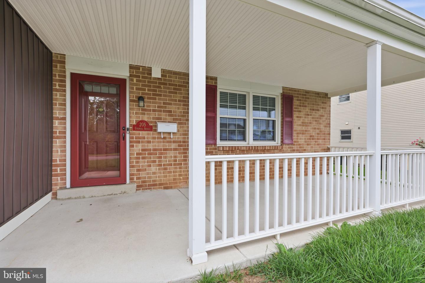 205 Colonial Ave # Property Photo 3
