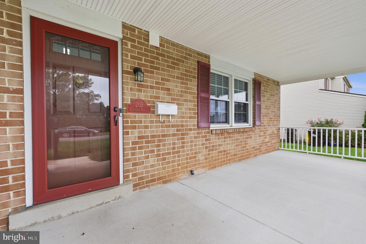 205 Colonial Ave # Property Photo 4