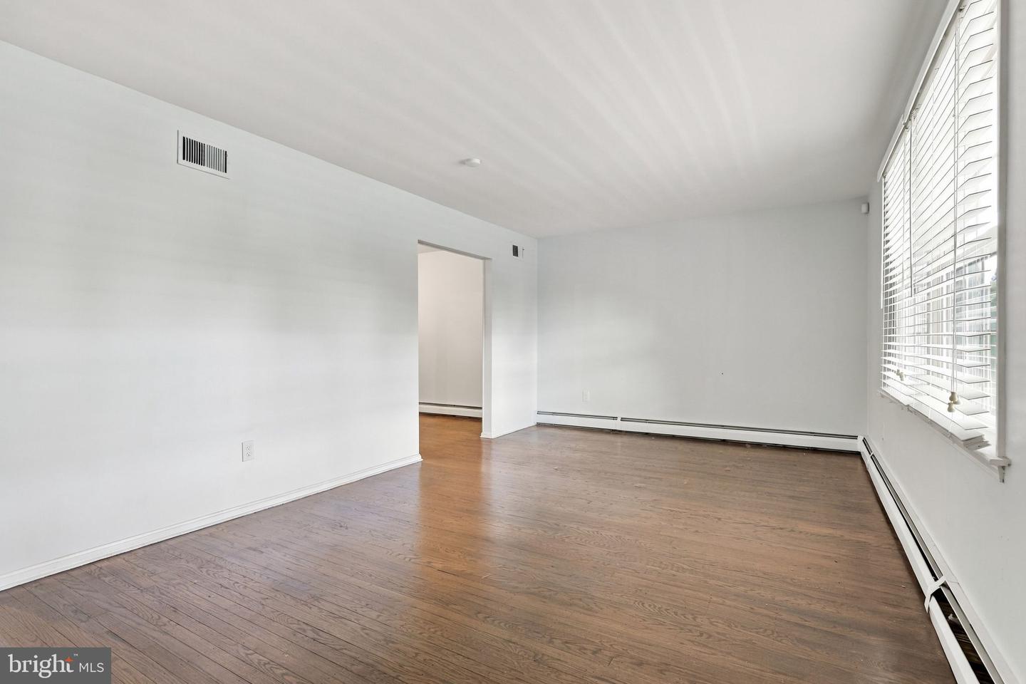 205 Colonial Ave # Property Photo 5