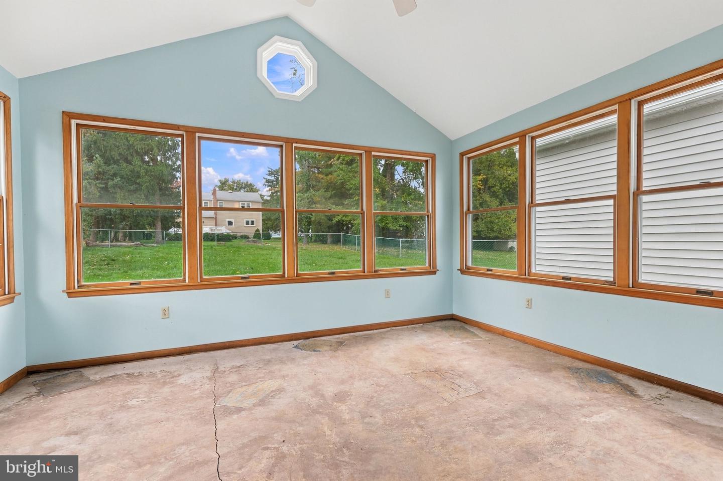 205 Colonial Ave # Property Photo 11
