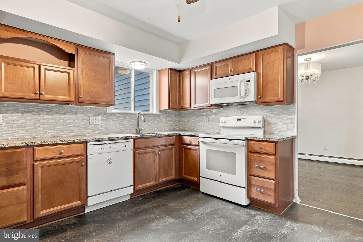 205 Colonial Ave # Property Photo 15