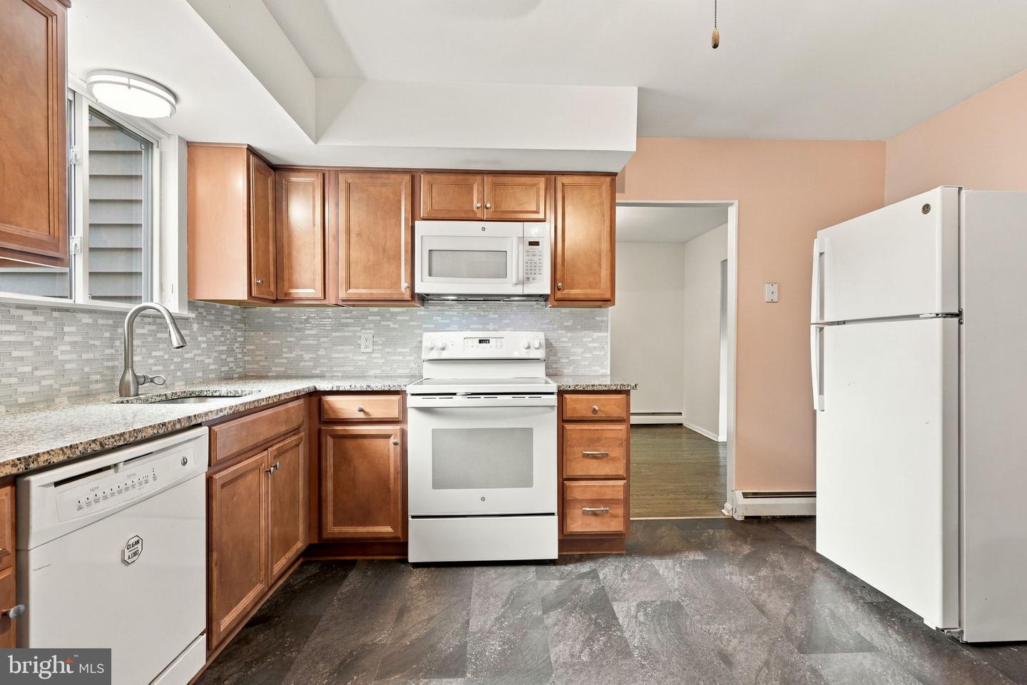 205 Colonial Ave # Property Photo 16