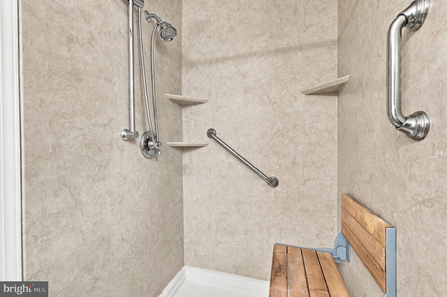 205 Colonial Ave # Property Photo 36