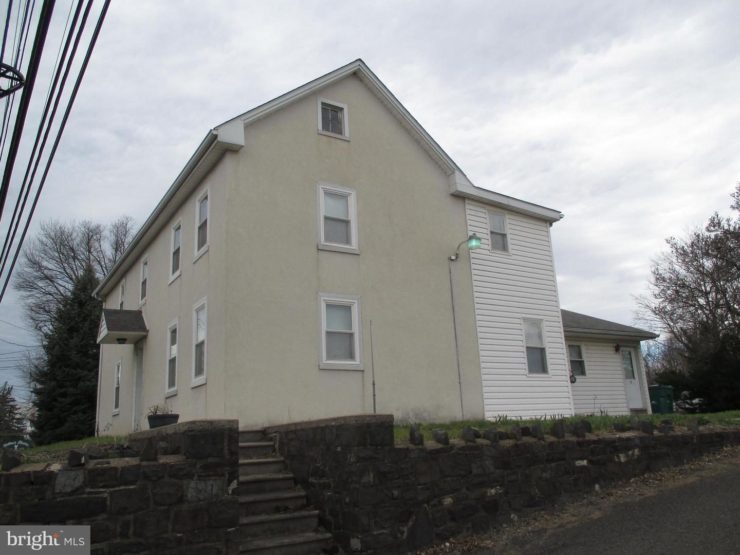 142 W Ridge Pike Property Photo 4
