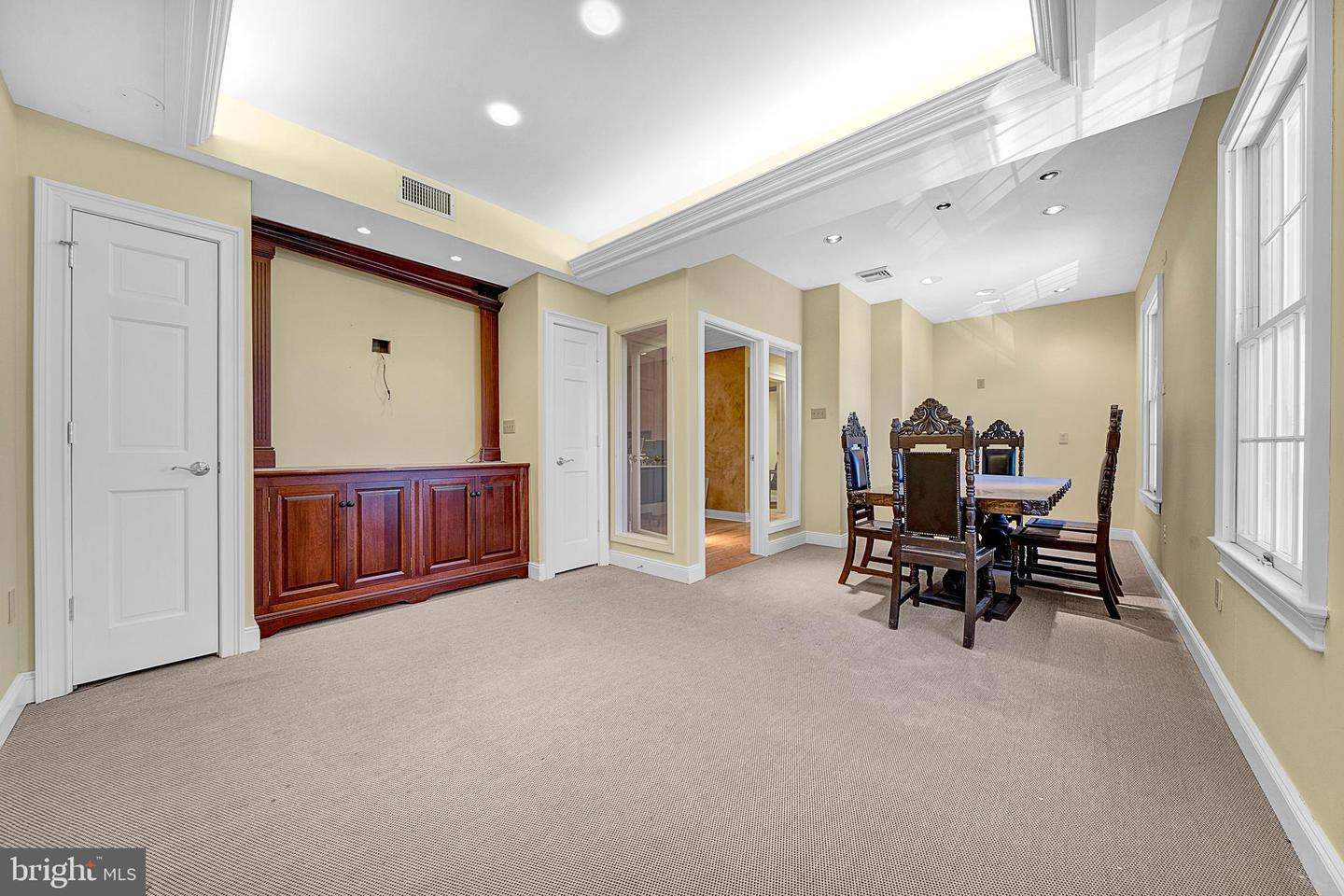 115 W Montgomery Ave Property Photo 4
