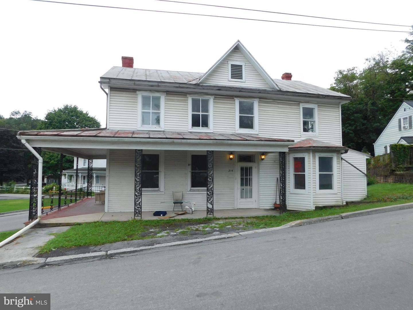 214 North Main Street Property Photo
