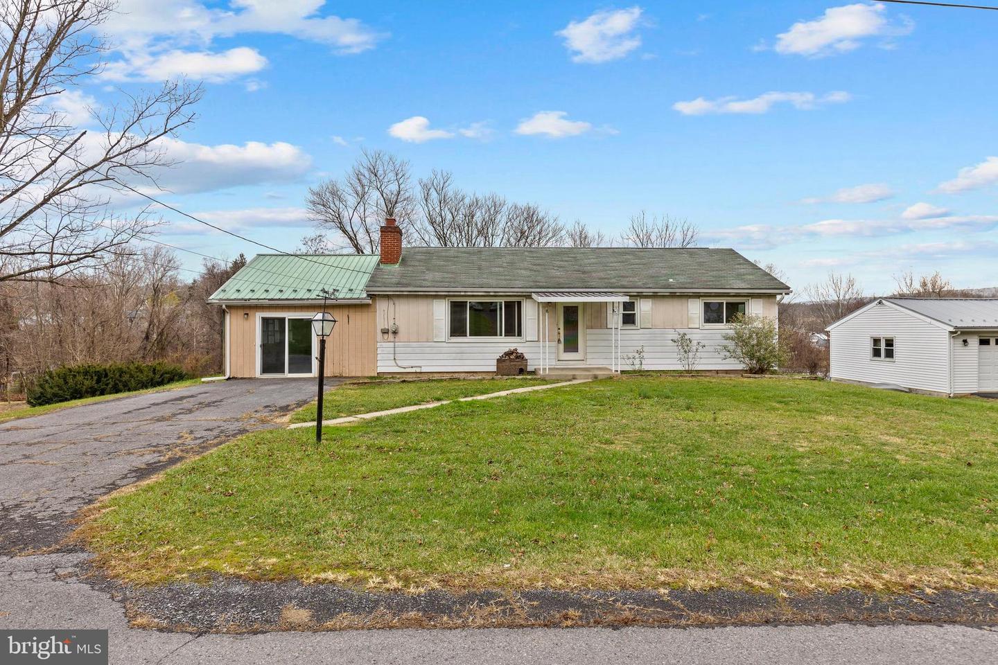 71 Chestnut Ridge Rd Property Photo 1