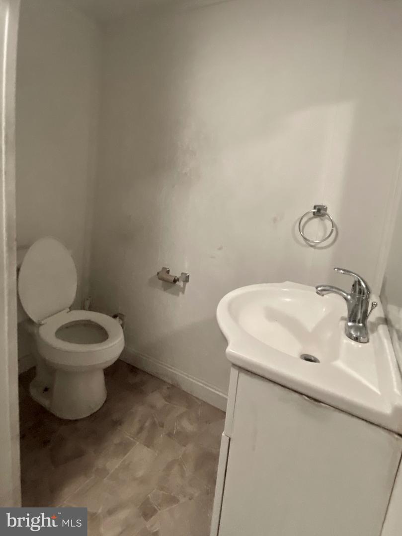 135 W 3rd St Property Photo 8